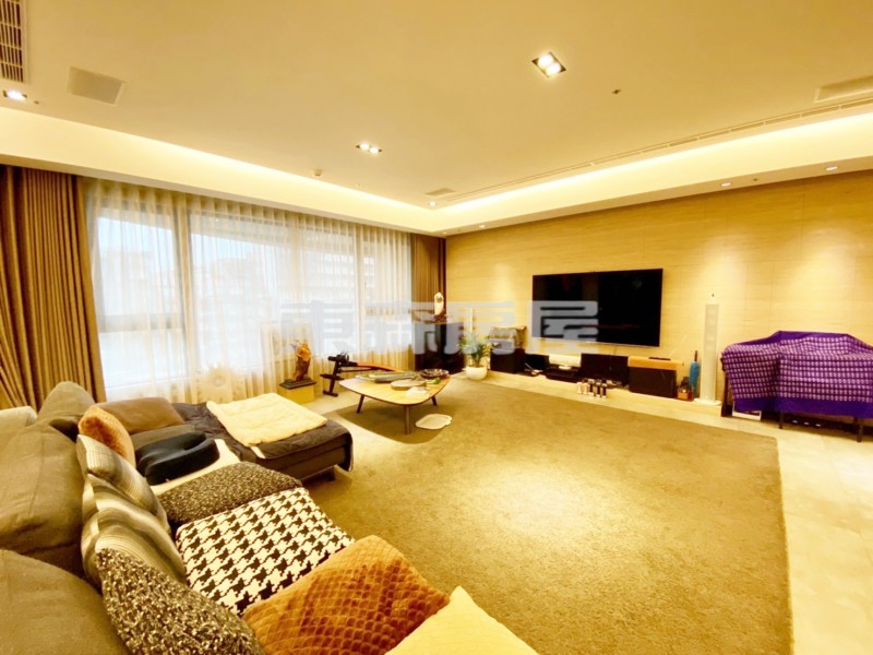 g6Ny1zy7SOC51140icr8.jpg